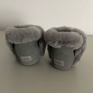 Ugg baby booties size 2/3 GUC